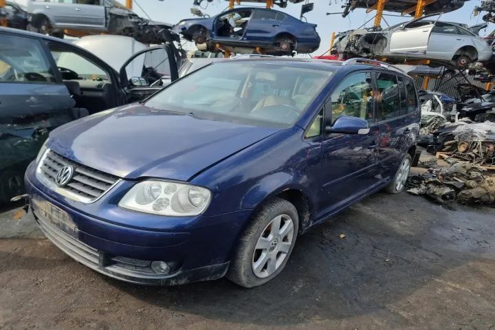 motor fara anexe complet VW Touran 2004  motor 2.0tdi AZV  dezmembrez