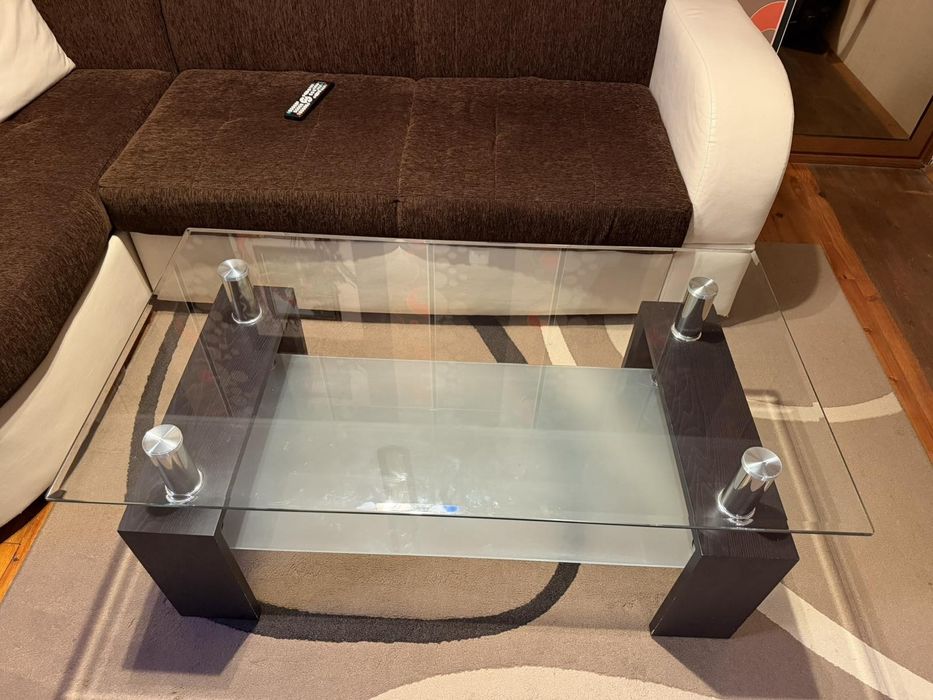 Стъклена холна маса