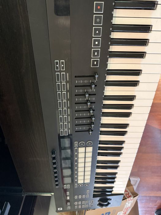 Novation SL 61 keys Mk3 keyboard controller midi