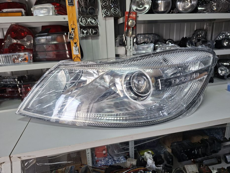 Фара Skoda Octavia 10-14г