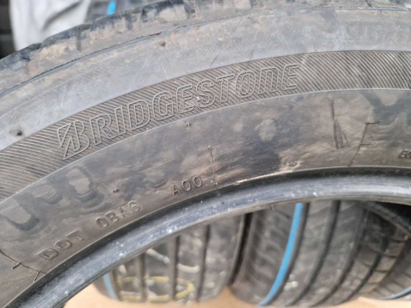 4 Bridgestone R19 245/50
летни гуми
DOT3518