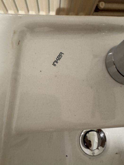 Bideu portelan cu baterie mono si sifon inclus