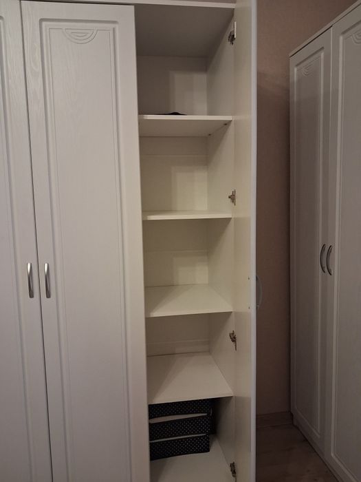 Продам шкаф белый