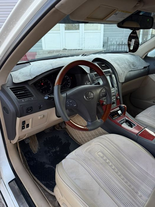 Lexus ES350 сел поехал