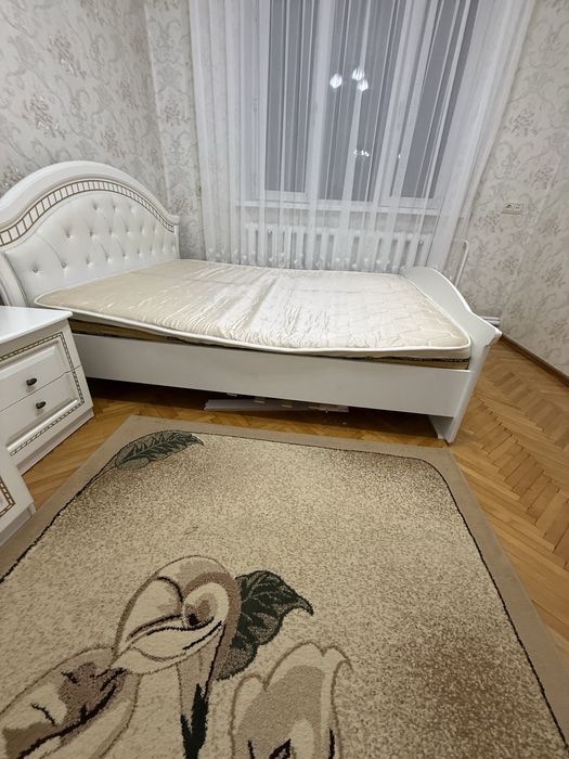 Двуспальная кровать