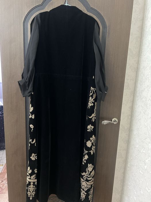 Продам плптье с накидкой