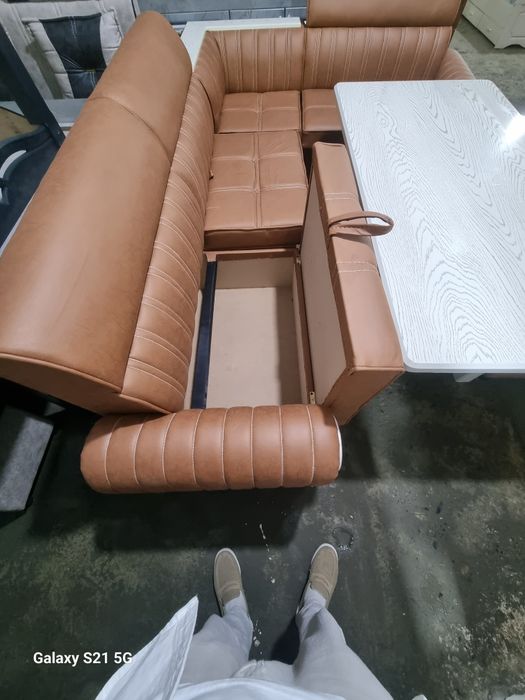 Кухонный мягкий уголок