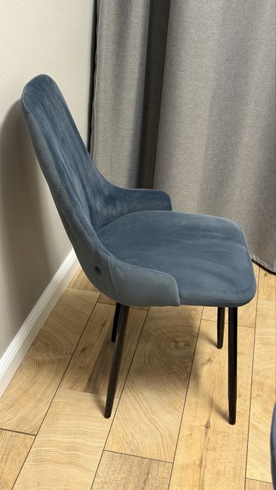 Продается стол со стульями (8 стульев)