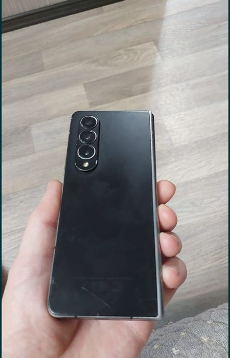 Samsung galaxy Z Fold 4