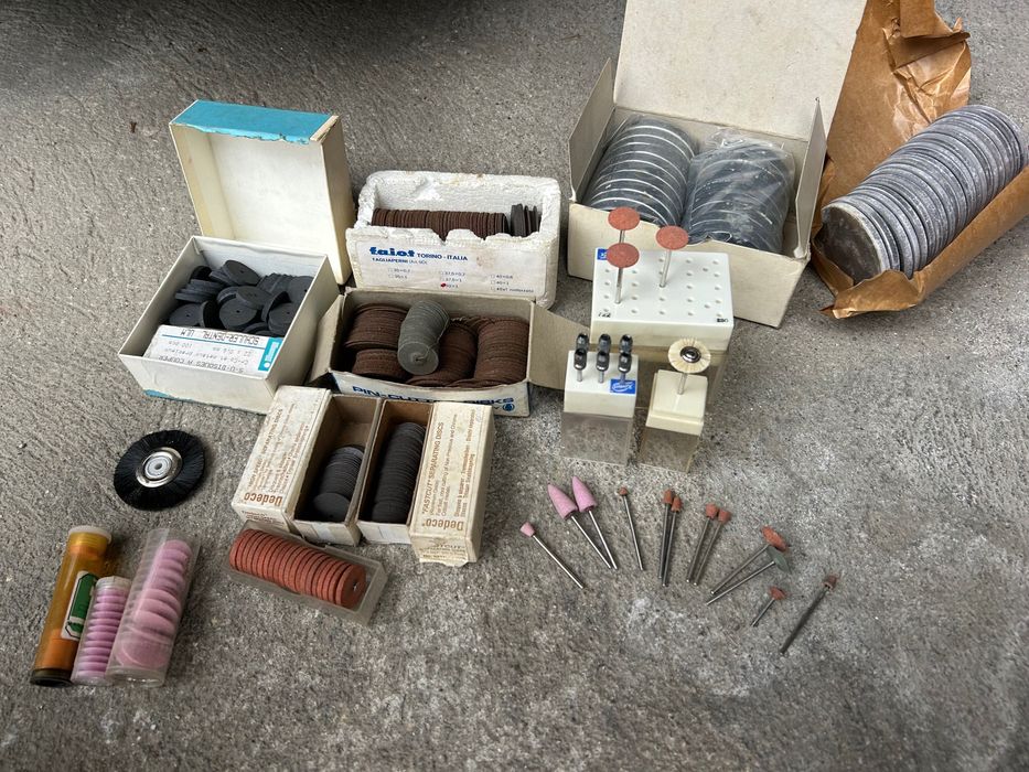 Зъботехнически материали и консумативи