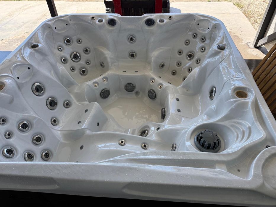 Градински джакузита внос