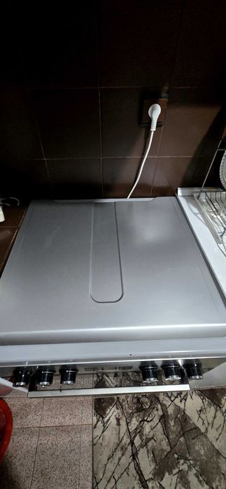 Продавам комбинирана готварска печка Beko FSE 64320 DS