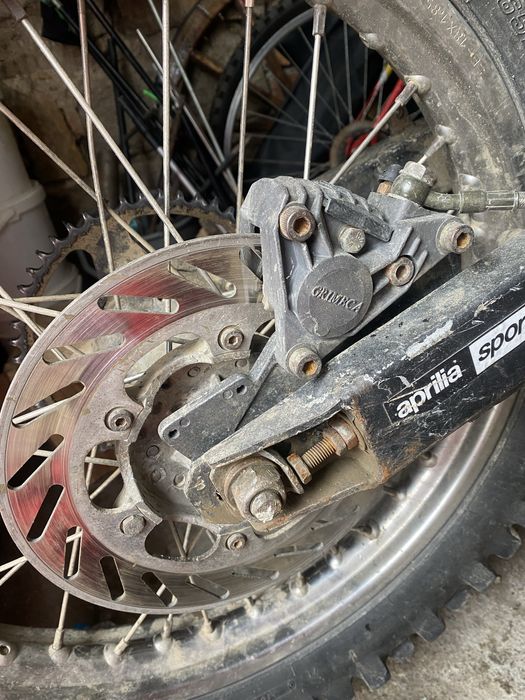 Продавам apriliq rx 50 мотора се продава НА ЧАСТИ!!