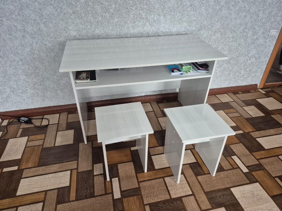 Мебель стол стулья