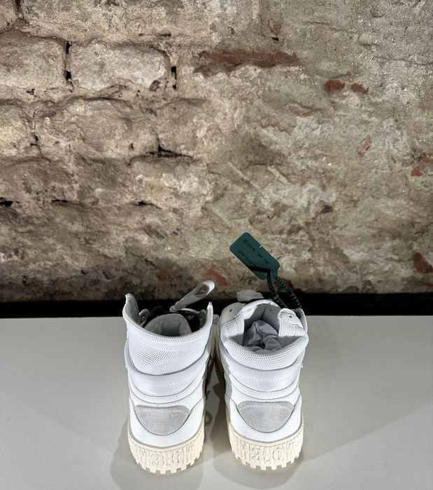 Off-white cort..