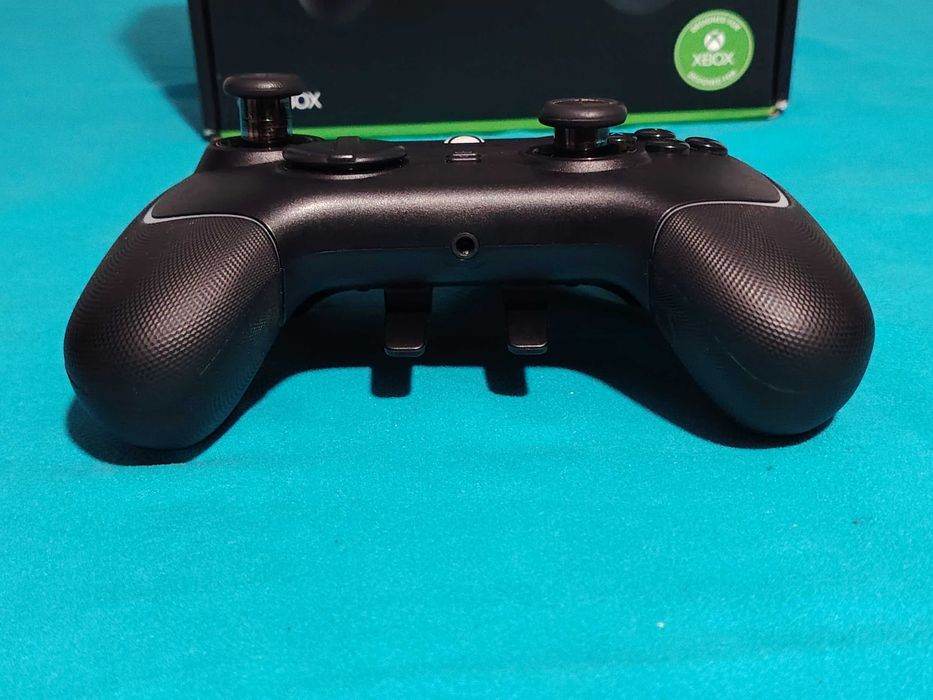 RAZER Wolverine V2 Chroma controller Xbox si PC cu cutie