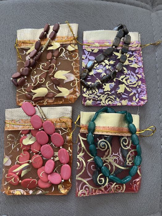 Продам бусы из натуральных камней