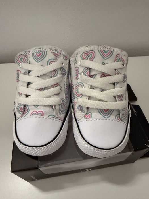 Бебешки кецове Converse за момиче