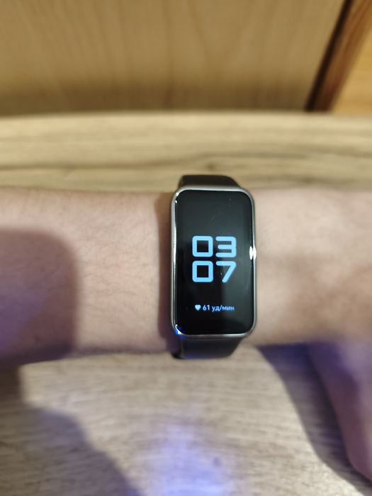 Продам фитнес браслет Huawei band 9