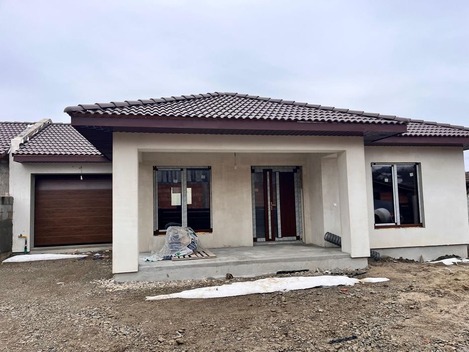 Vand casa pe parter zona str soarelui