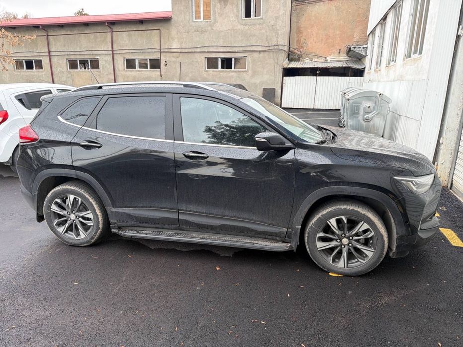 Tracker  primer qora