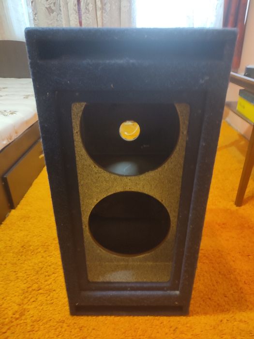 Vând incintă pentru boxe carcasa