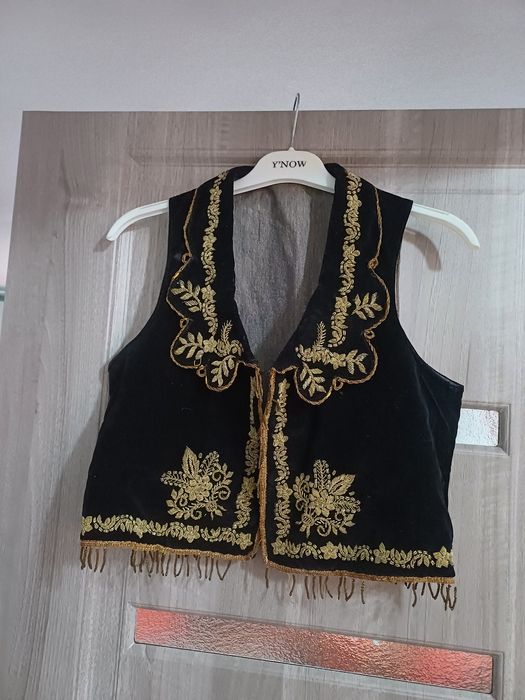 Vesta costum popular