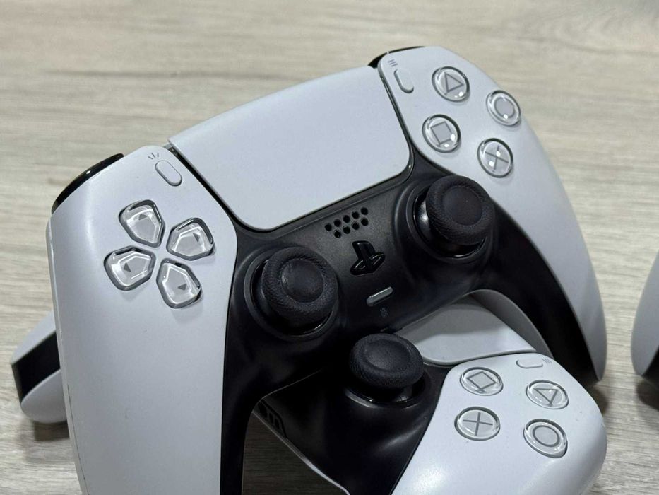 4 броя Playstation 5 Dualsense джойстици