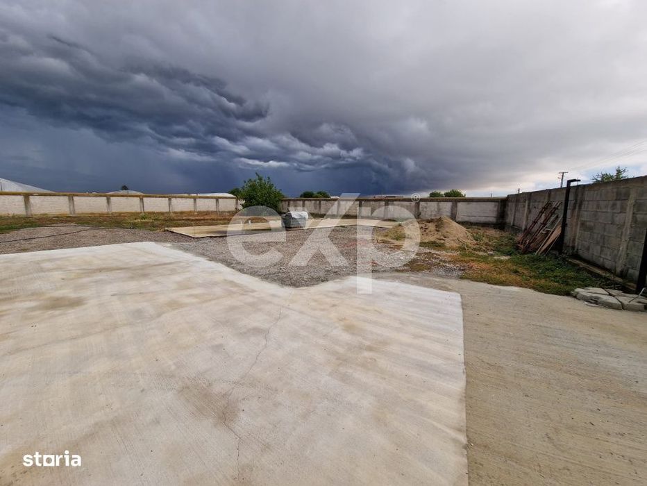 Teren de vanzare  intravilan 660 mp + 1500 livada  Racovita (DB)