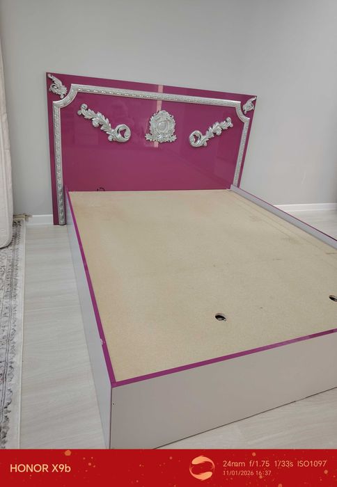 Двуспальная кровать