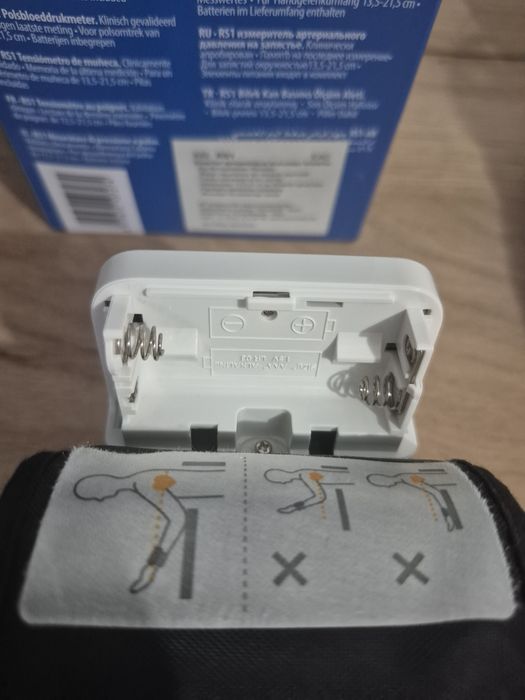 Тонометр Omron на запястье RS1