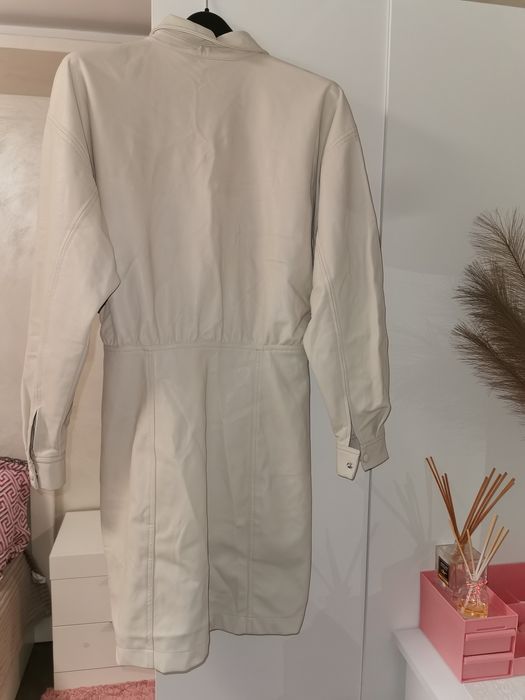 Reserved бежов кожен тренч