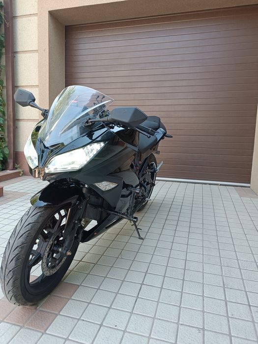 Продаю Kavasaki 8000 watt машьный электробайк запас хода 200км.