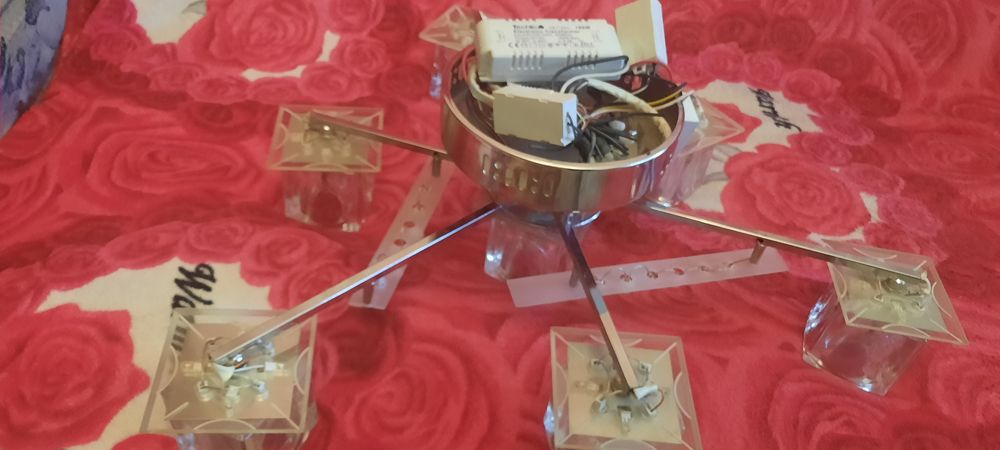 Продается Люстра