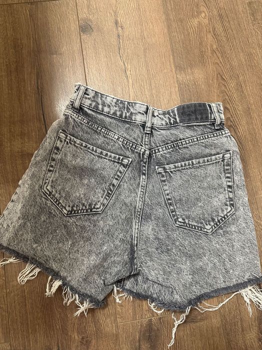 Къси панталони Zara, Bershka