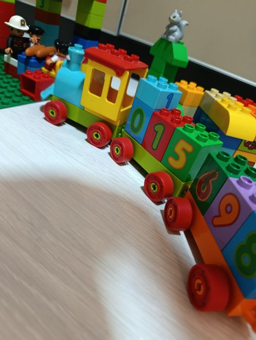 Продам лего duplo с поездами и  дорогой