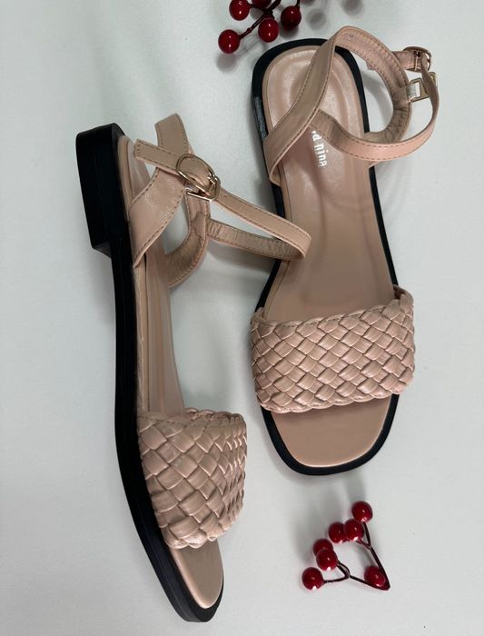 Продаю босоножки 39-40 размер