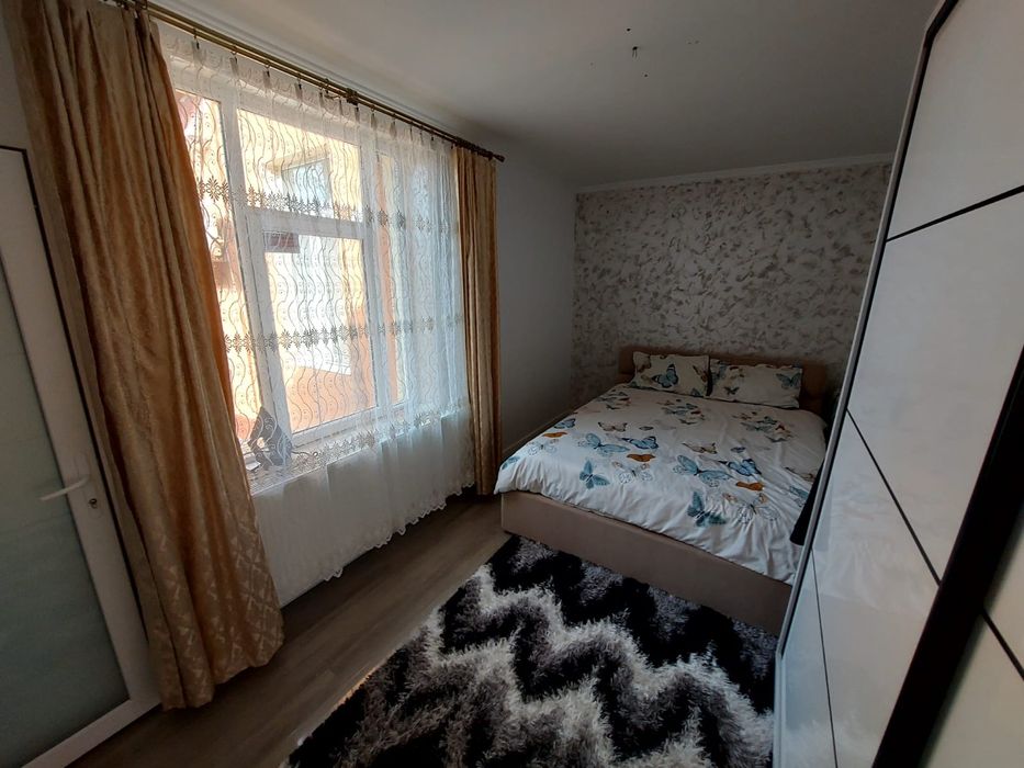 Proprietar vand casa la sol , 2 camere , compl utilat si mobilat 50mp