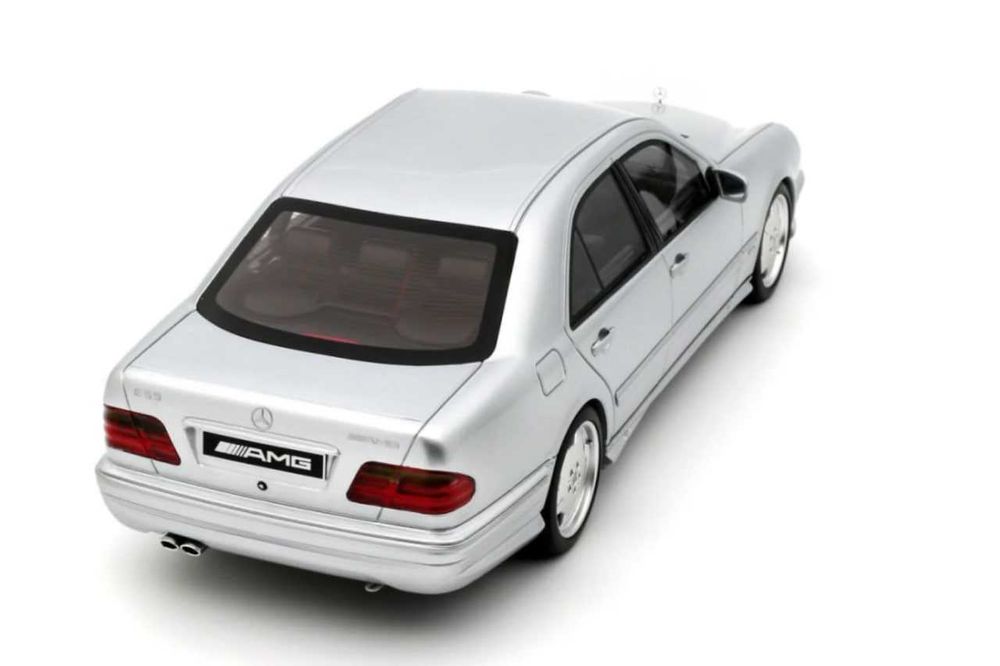 Коллекционная модель Mercedes E55AMG в масштабе 1:18