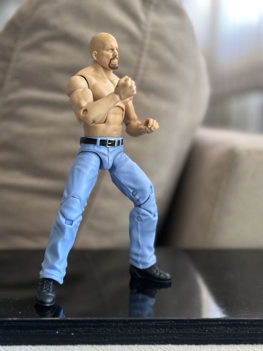 Колекционерска фигура на кечиста Ледения Стив Остин