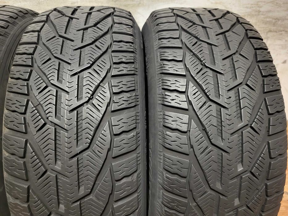 205/60/16 Bridgestone / 225/55/16 Taurus зимни гуми