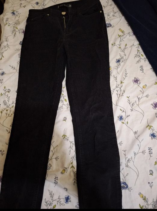 Pantaloni raiat skinny