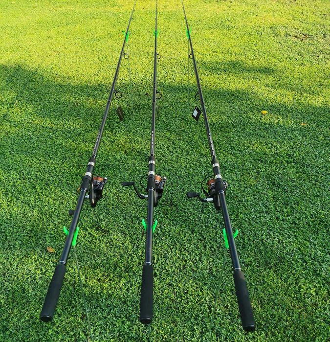 Комплект три шарански въдици с 6 лагера и влакна . НОВИ !