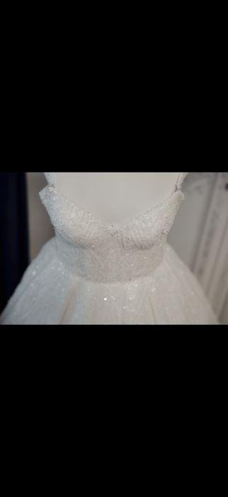 Vând rochie de mireasă  realizată în atelierul TH Bride’s Satu Mare