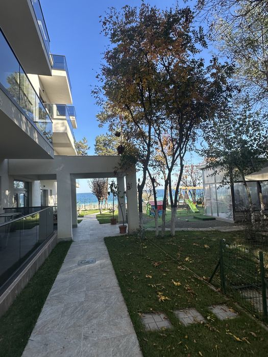 Închiriez pe malul mării pe minimum o lună