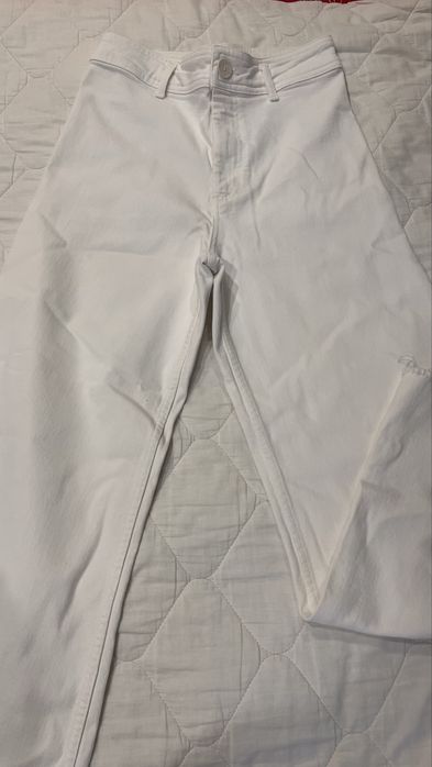 Бели дънки от ZARA