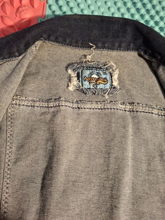 Продавам страхотен дънков елек Philipp Plein за дете на 12 г.