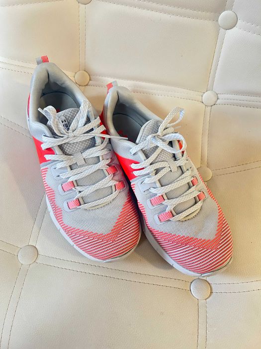 Маратонки и обувки 37 номер