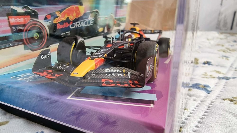 Red bull rb18 Max Verstappen winner Miami gp 2022 World champion minichamps F1 1:43