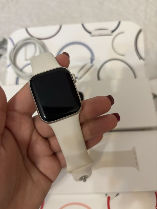 Часы Apple watch SE